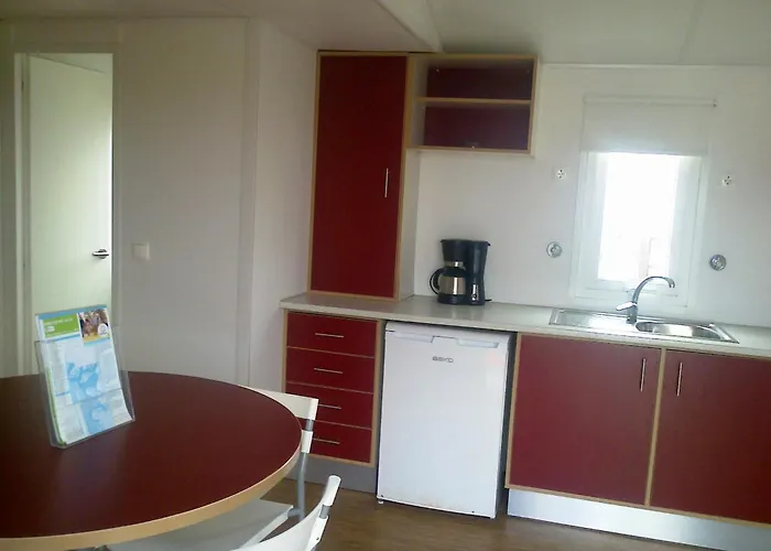 Parque De Campismo Orbitur Foz De Arelho. Campingplatz